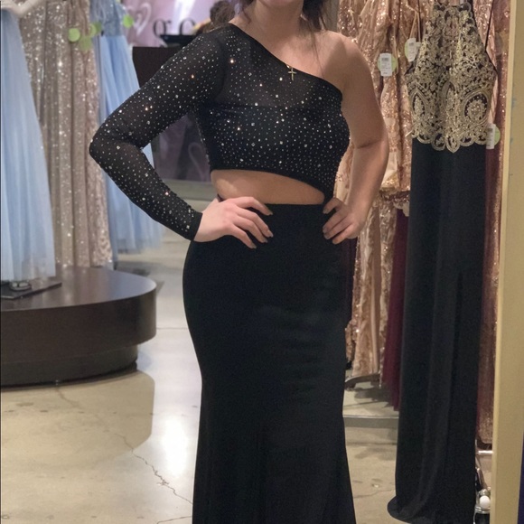 Prom Dress - Picture 2 of 3